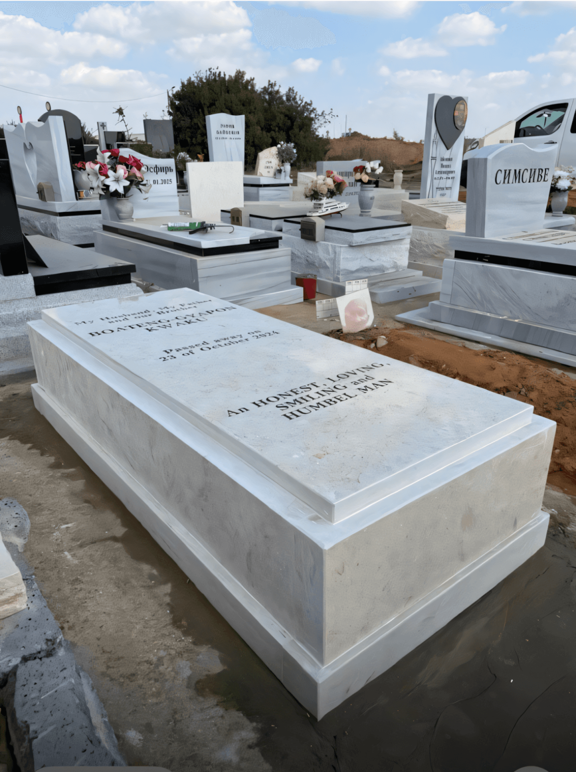 מצבה כפולה, זוגית ומכפלה 7 מצבת שיש בהירה בחלקה מטופחת